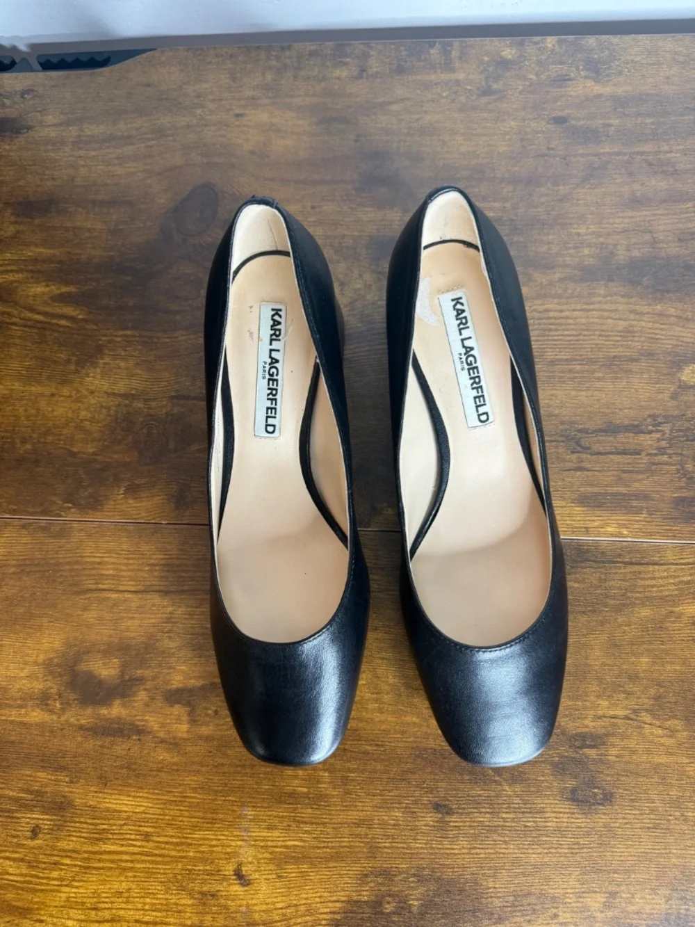 Black Karl Lagerfeld Paris pumps (Size 7)